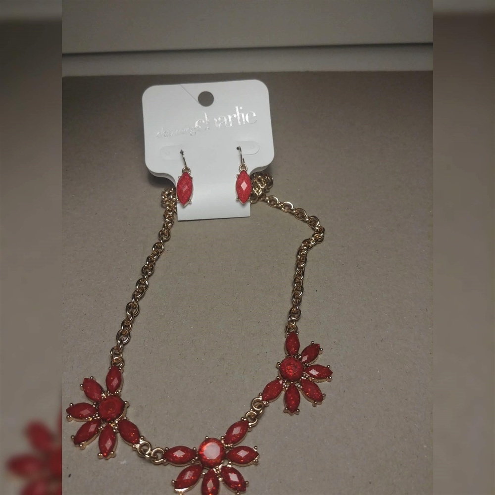 Statement red necklace with earrings - Picture 2 of 7